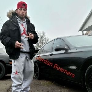 Meet your Posher, Casey